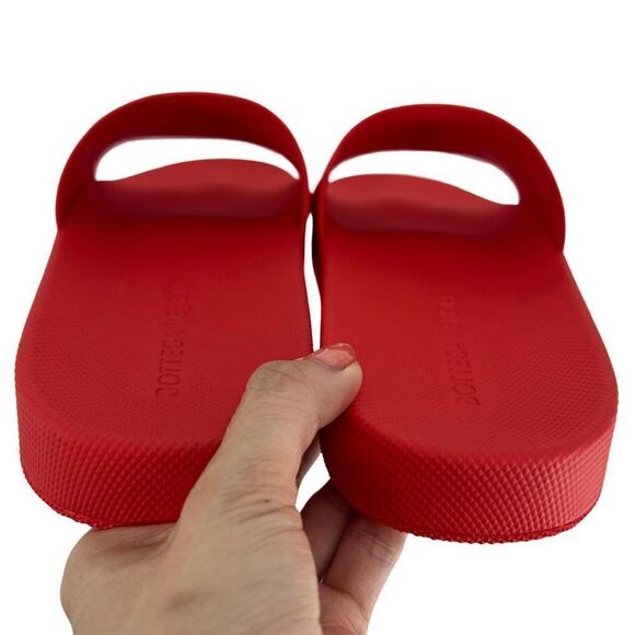 NIB Authentic BOTTEGA VENETA Matte Quilted Rubber Slider (Unisex) - Tomato - Picture 12 of 16